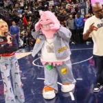 Anna Faris Unmasks as Candy Crush’s Bubblegum Troll in Surprise Clippers Game Revelation