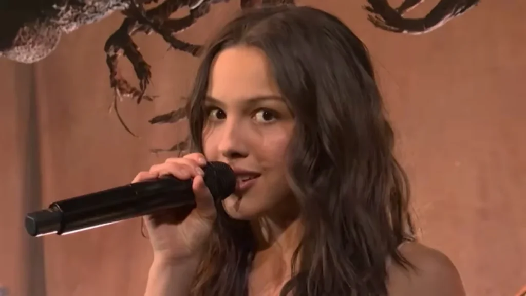 Olivia Rodrigo Performs â€œdrop deadâ€ and â€œbeggedâ€ on SNL: Watch