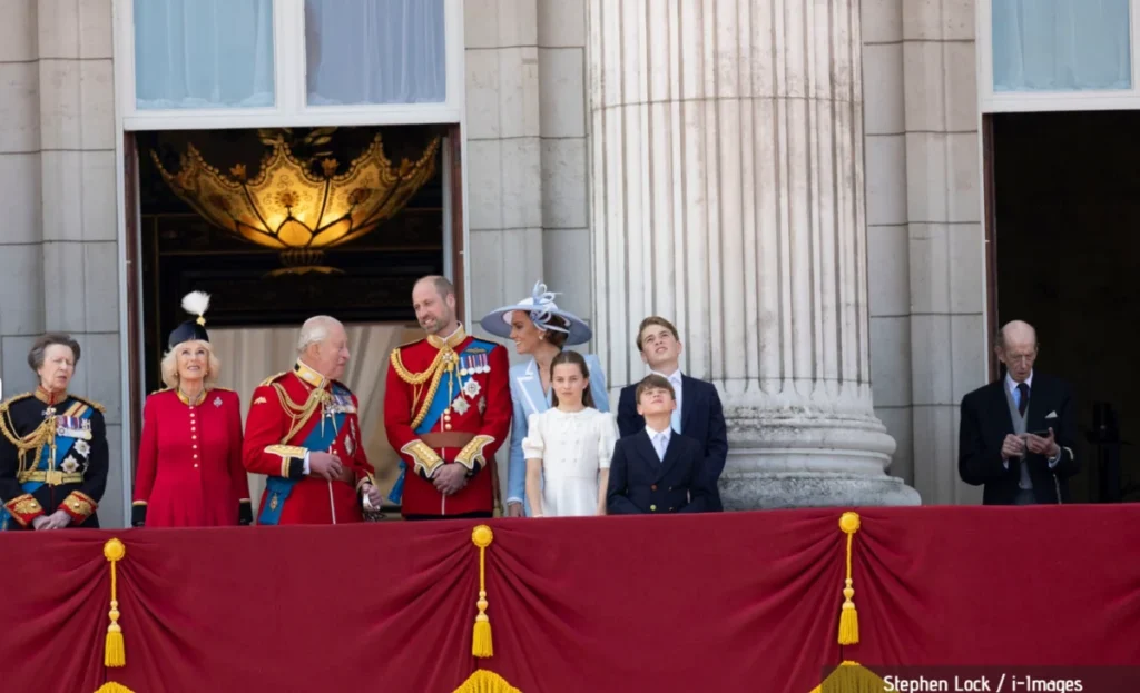 The Duke of Kent’s Solitary Stance on Buckingham Palace Balcony Sparks Royal Fan Concern and Debate