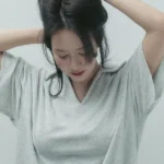 Song Ji Hyo Pulls Off Daring No Pants Look
