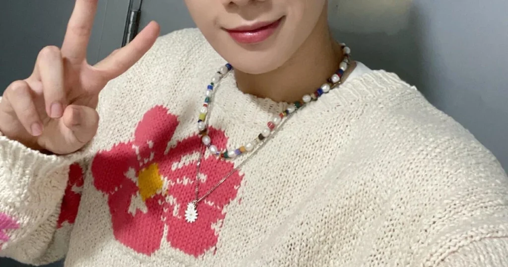 Fan Goes To Great Lengths To Let Idol Know How Much They Hate Him